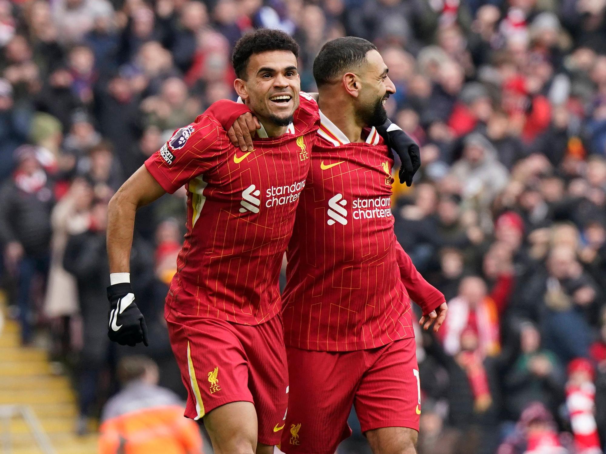 Luis Diaz und Mohamed Salah jubeln gemeinsam.