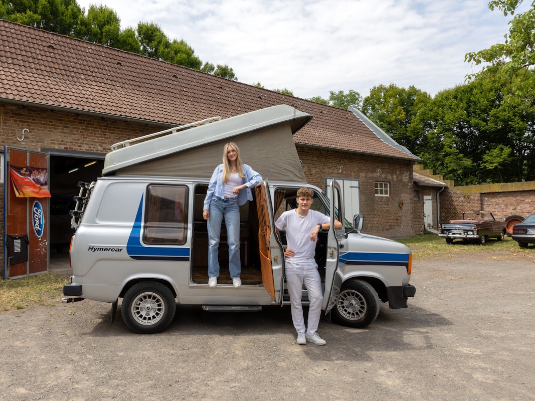 12.07.2025
Köln
Ford Wohnmobil von 1982, Vater Achim Gerstenmayer, Tocher Chiara und Freund Nick