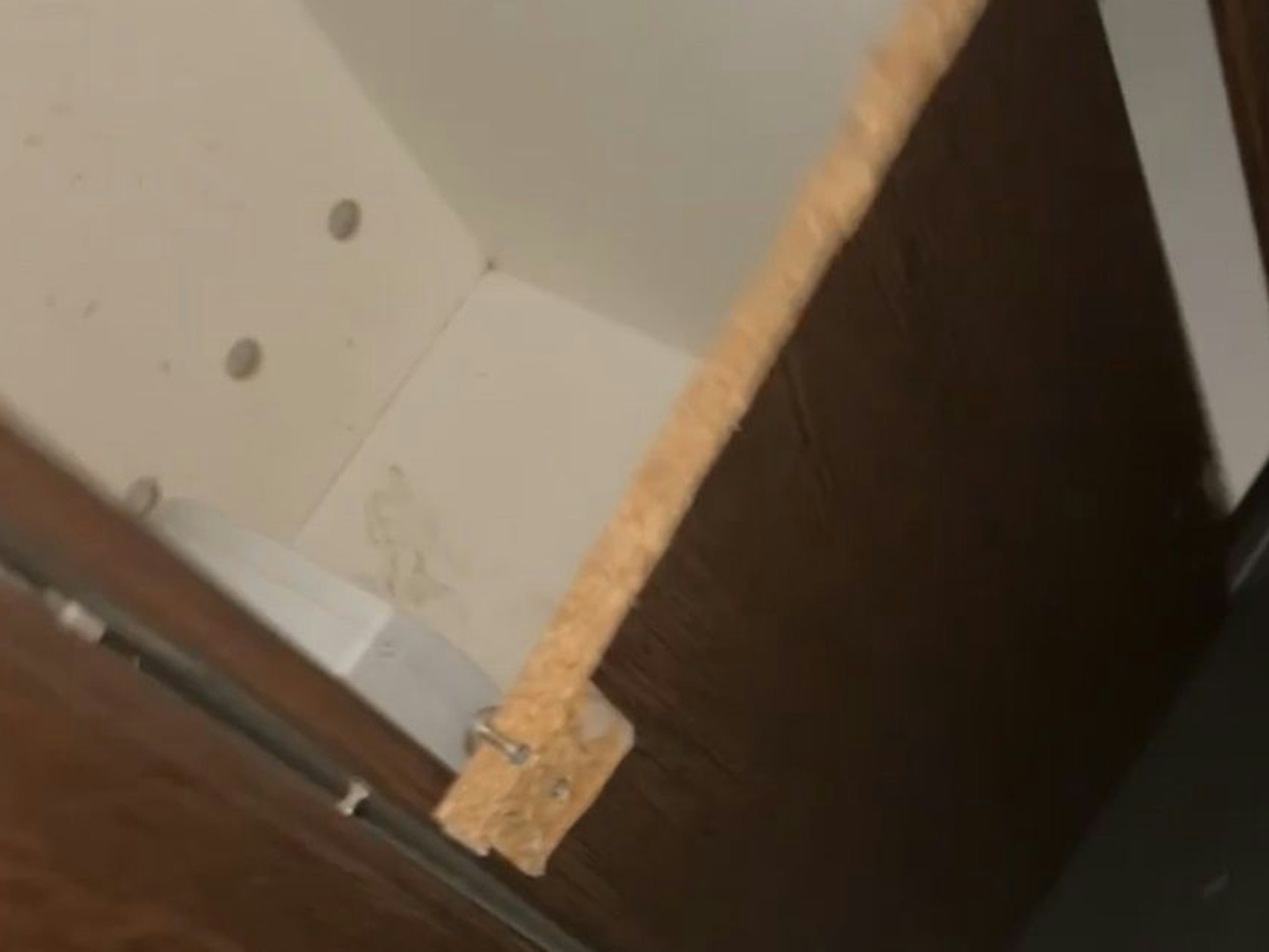 Bei einem Spind wurde die Tür herausgebrochen.