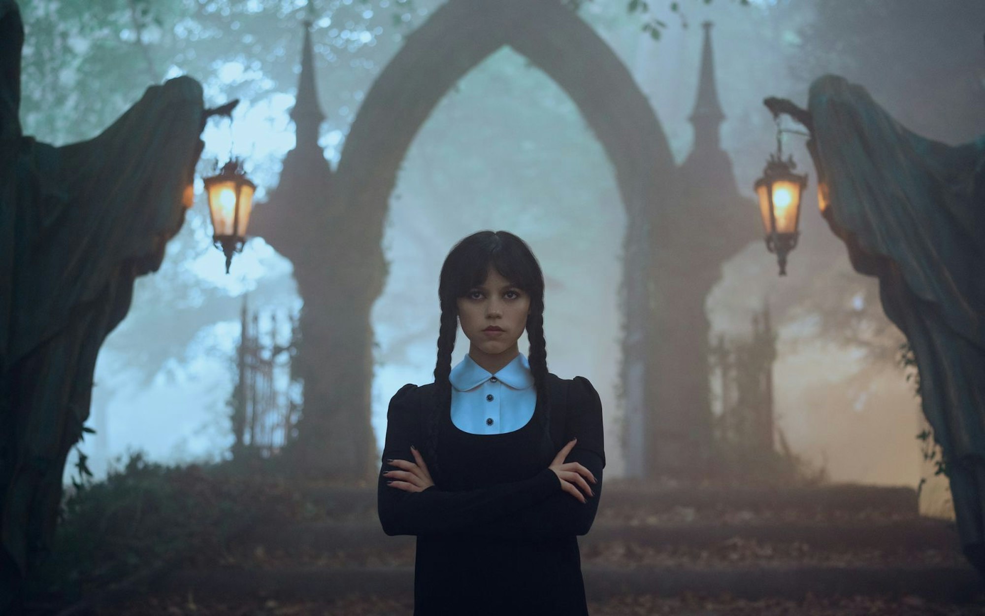 Cooler als sie war selten jemand im Netflix-Kosmos: Ab 6. August kehrt Jenna Ortega als Wednesday Addams zurück auf die Bildschirme. (Bild: Netflix / Jonathan Hession)