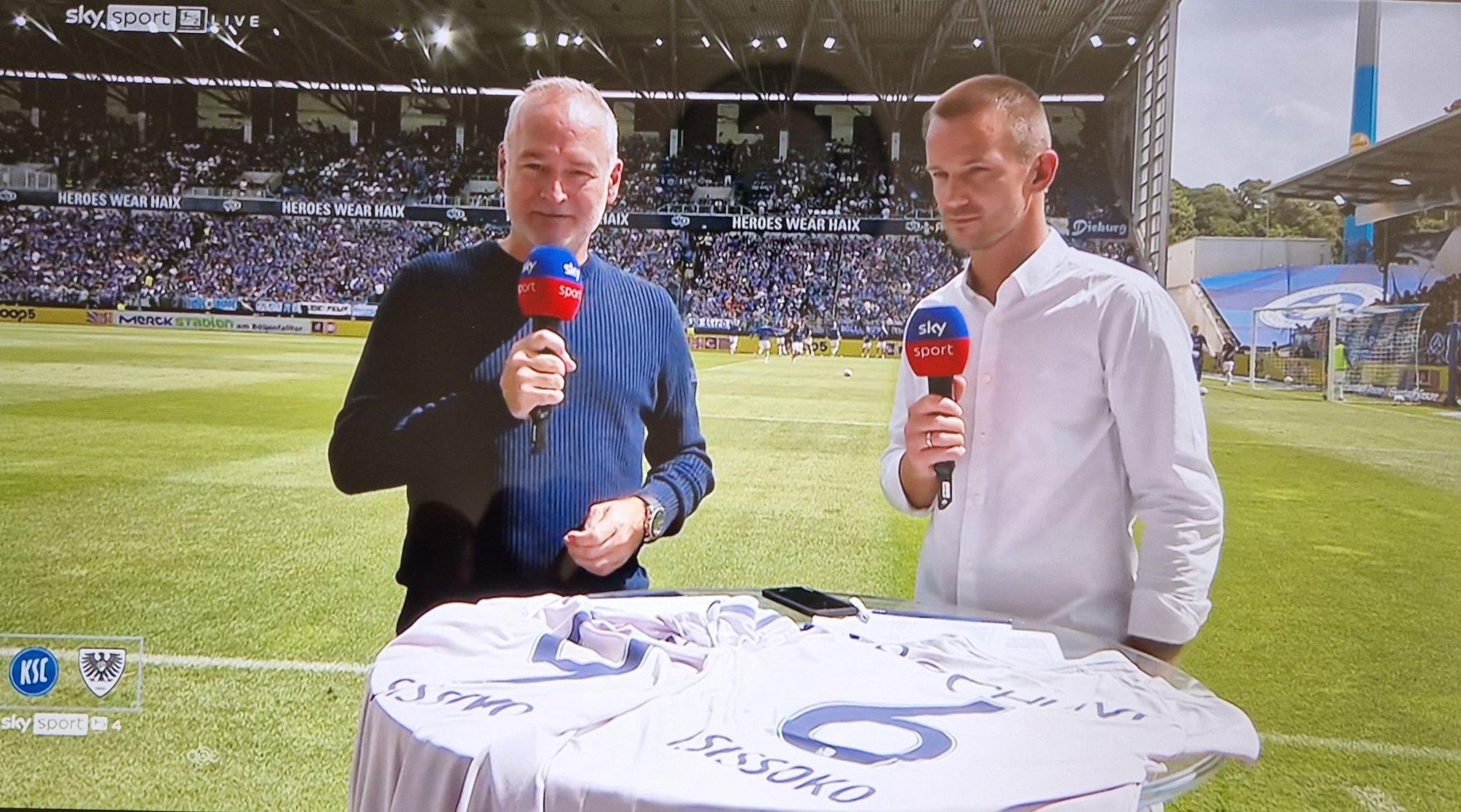 Manuel Riemann (r.) im Gespräch mit Sky-Moderator Stefan Hempel.