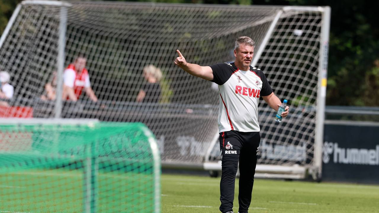 FC-Trainer Lukas Kwasniok ist auf der Suche nach einem Kapitän für den 1. FC Köln.
