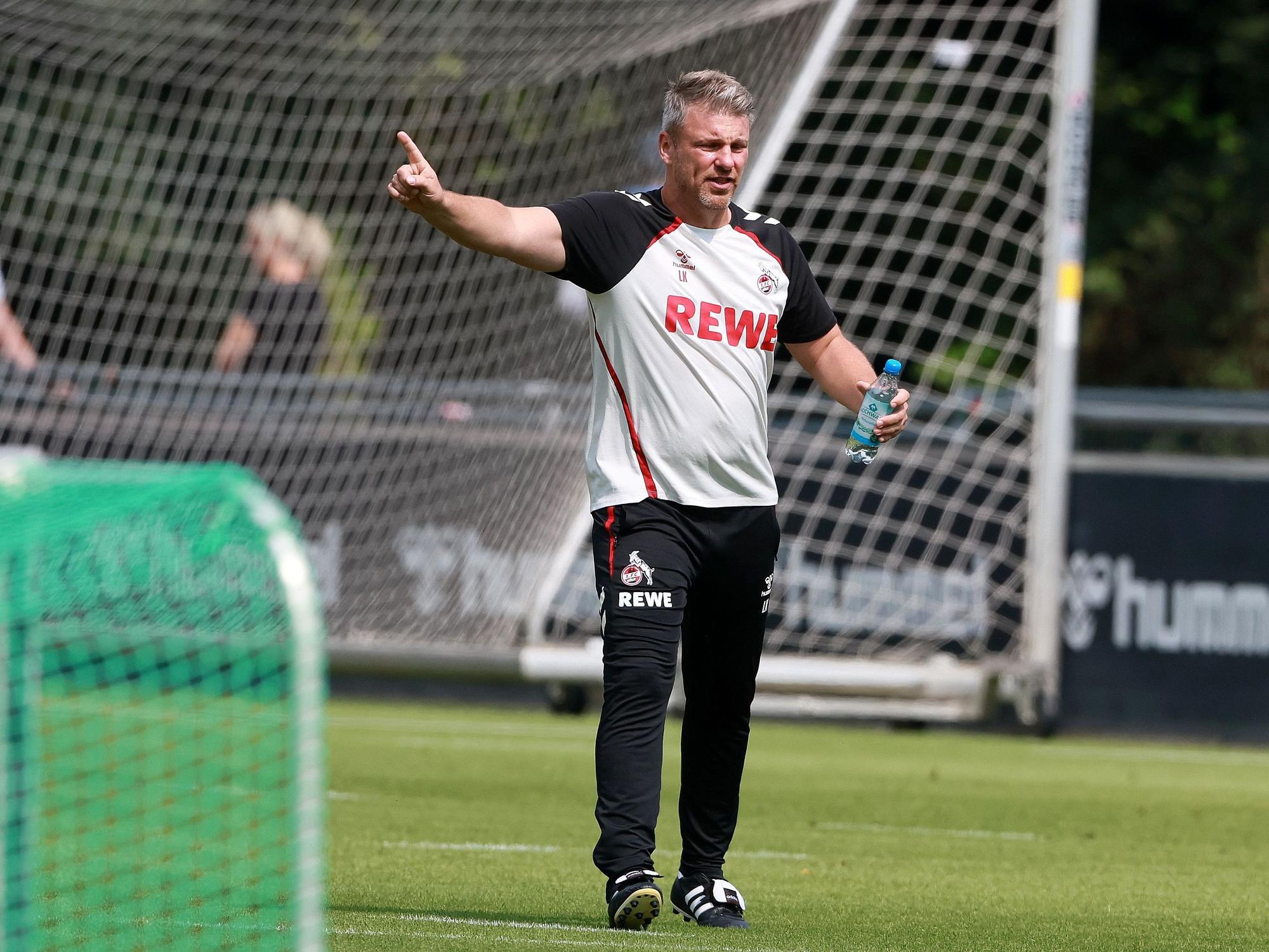 FC-Trainer Lukas Kwasniok ist auf der Suche nach einem Kapitän für den 1. FC Köln.
