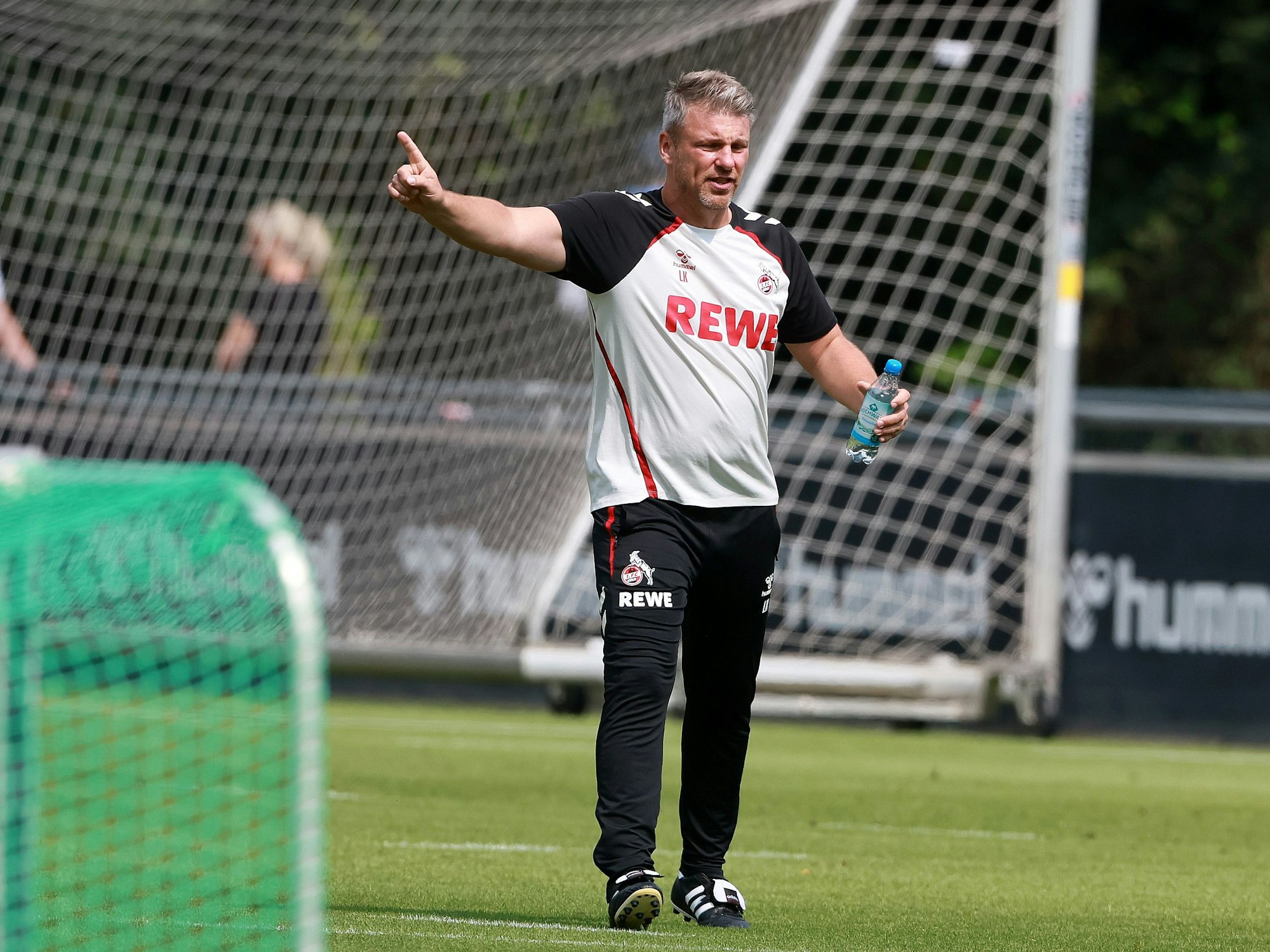 FC-Trainer Lukas Kwasniok ist auf der Suche nach einem Kapitän für den 1. FC Köln.