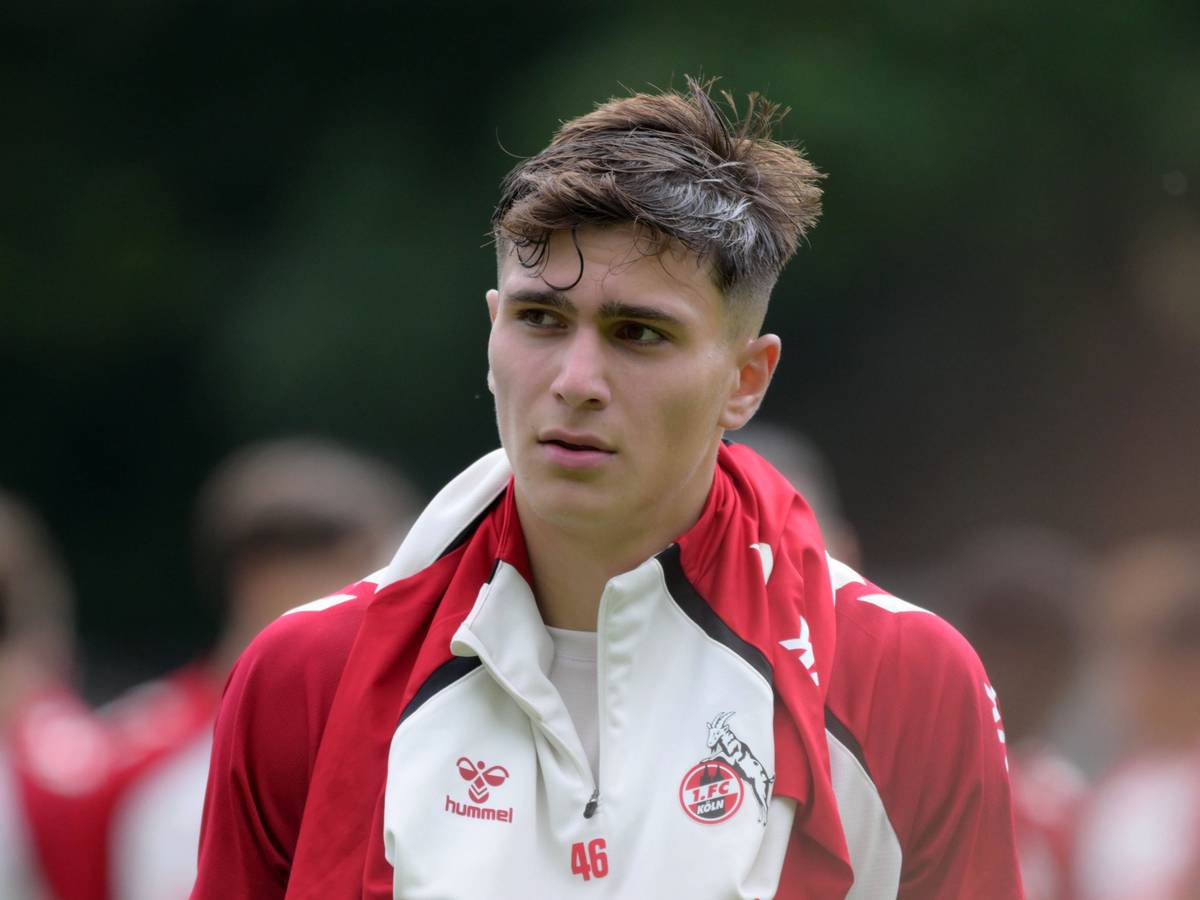 Emin Kujovic in FC-Klamotten.