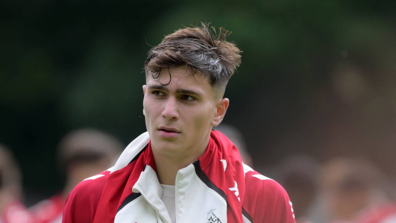 Emin Kujovic in FC-Klamotten.