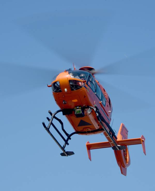 Die schwer verletzte 28-jährige Frau wurde mit einem Helikopter ins Krankenhaus gebracht - mittlerweile ist sie außer Lebensgefahr.