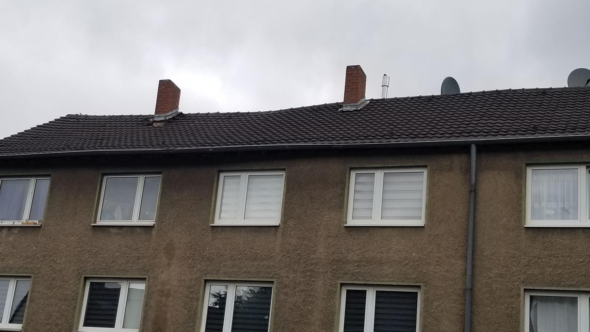 Der Dachstuhl in der Liebigstraße 249 ist sichtlich eingesackt. Aus diesem Grund wurde das Haus bereits am 28. Juli geräumt.
