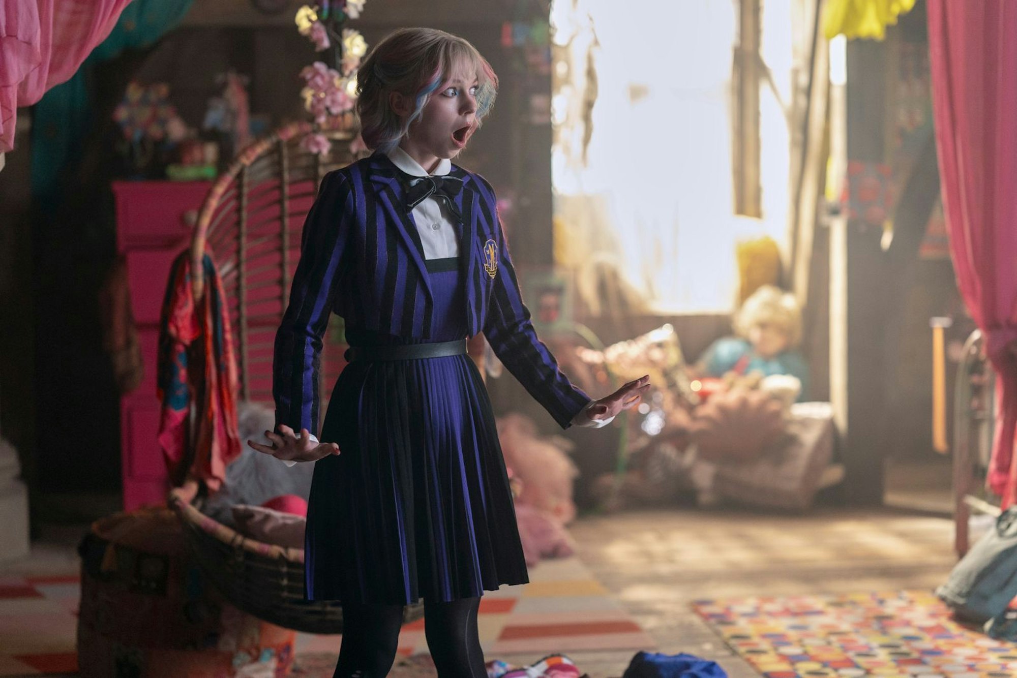 Enid (Emma Myers) schwebt in großer Gefahr. Kann Wednesday sie retten? (Bild: Netflix)