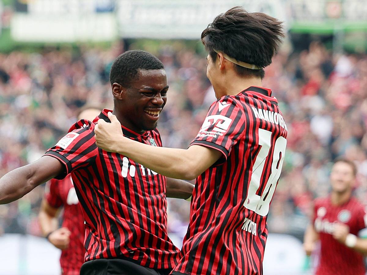 Noel Aseko jubelt mit Daisuke Yokota.