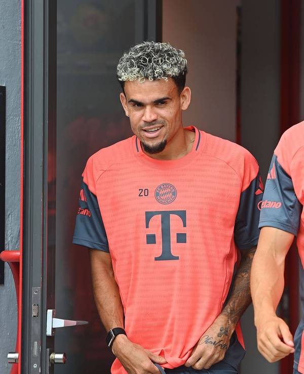 Luis Díaz und Joao Palhinha kommen gemeinsam zum Training.