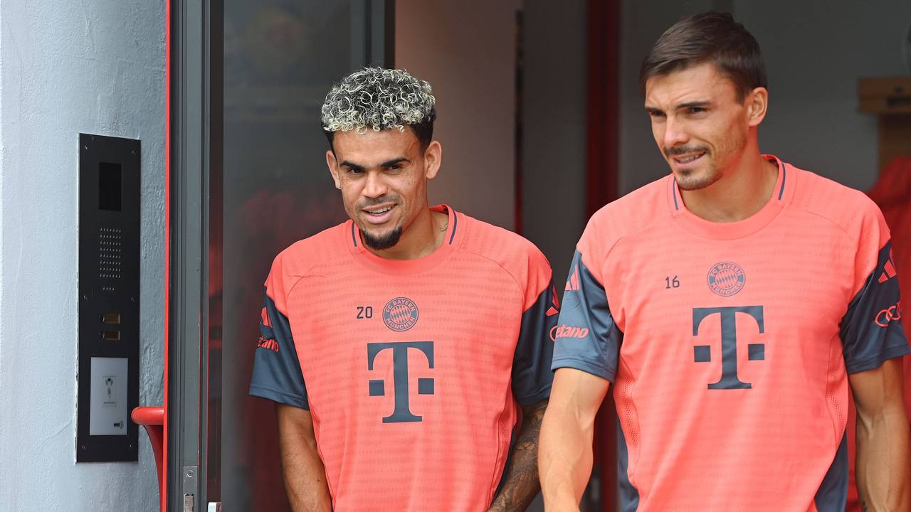Luis Díaz und Joao Palhinha kommen gemeinsam zum Training.