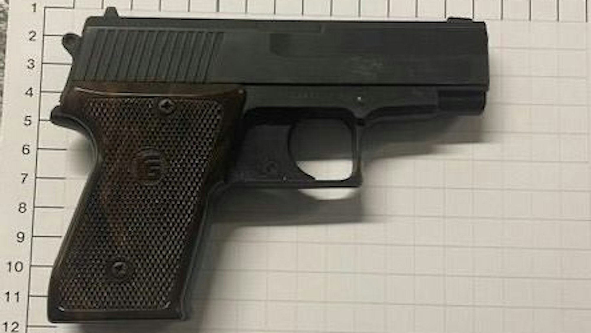 BPOL NRW: Bundespolizei findet Schreckschusswaffe