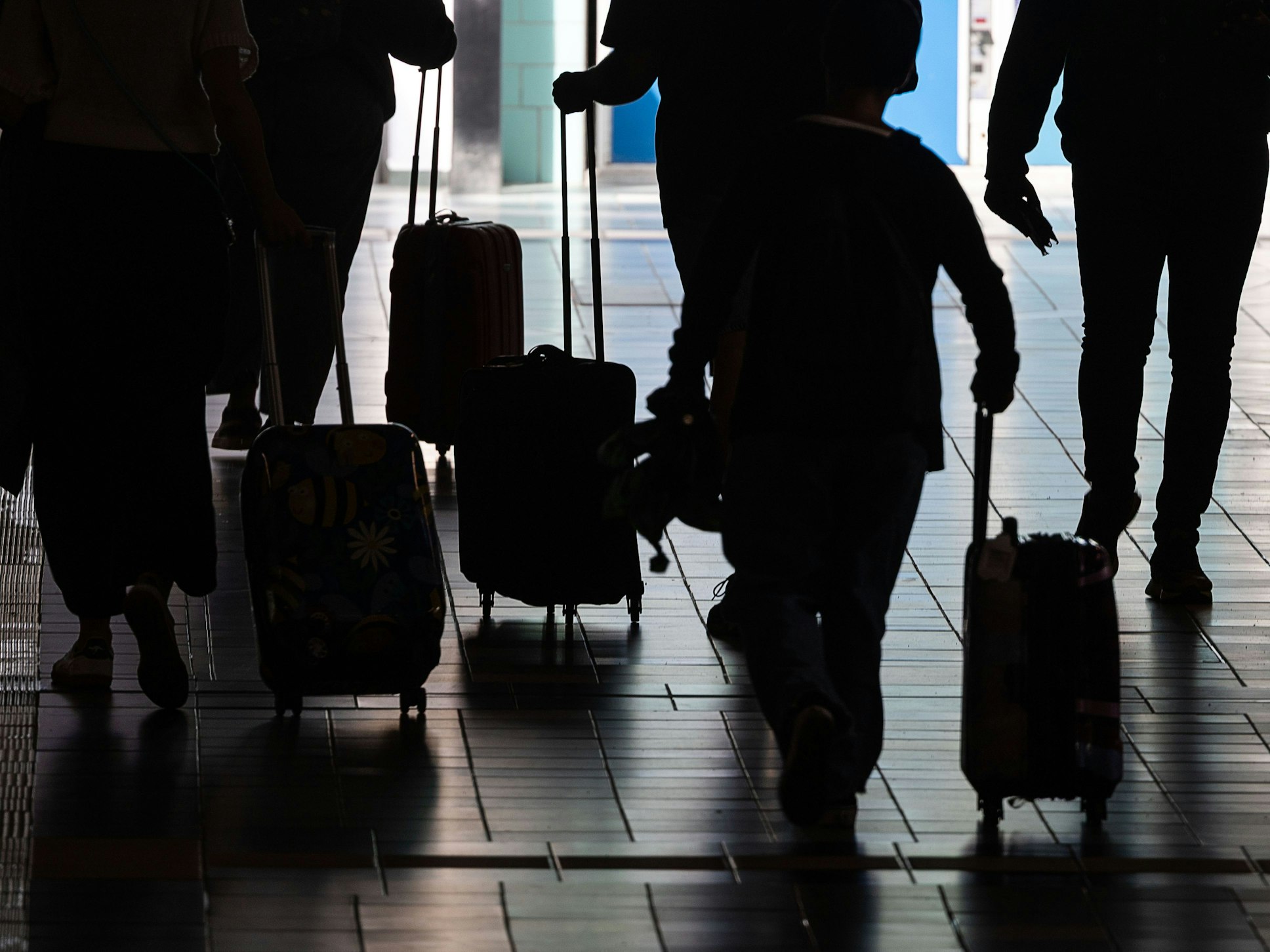 Ein zweijähriges Mädchen wurde in einem Koffer entdeckt. Der Kleinen geht es soweit gut. (Symbolbild)
