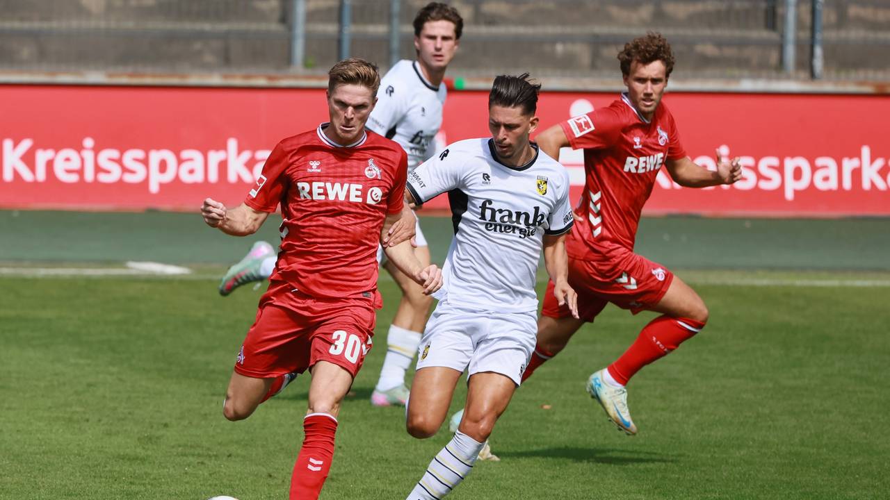 Marius Bülter im Test gegen Vitesse Arnheim.