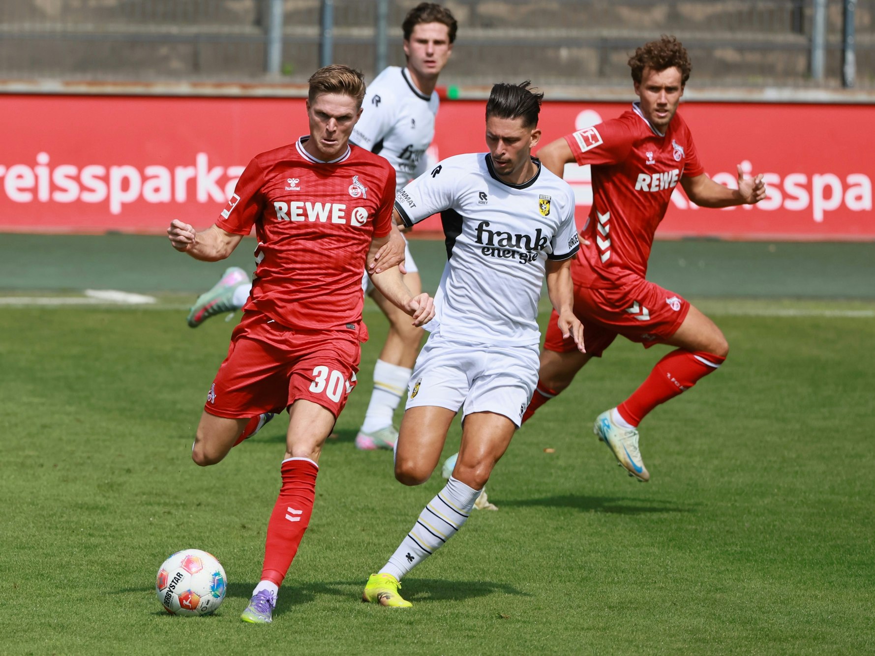 Marius Bülter im Test gegen Vitesse Arnheim.