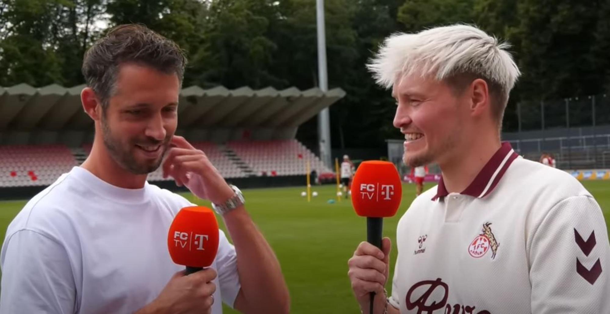 Mark Uth spricht vor dem Testspiel
