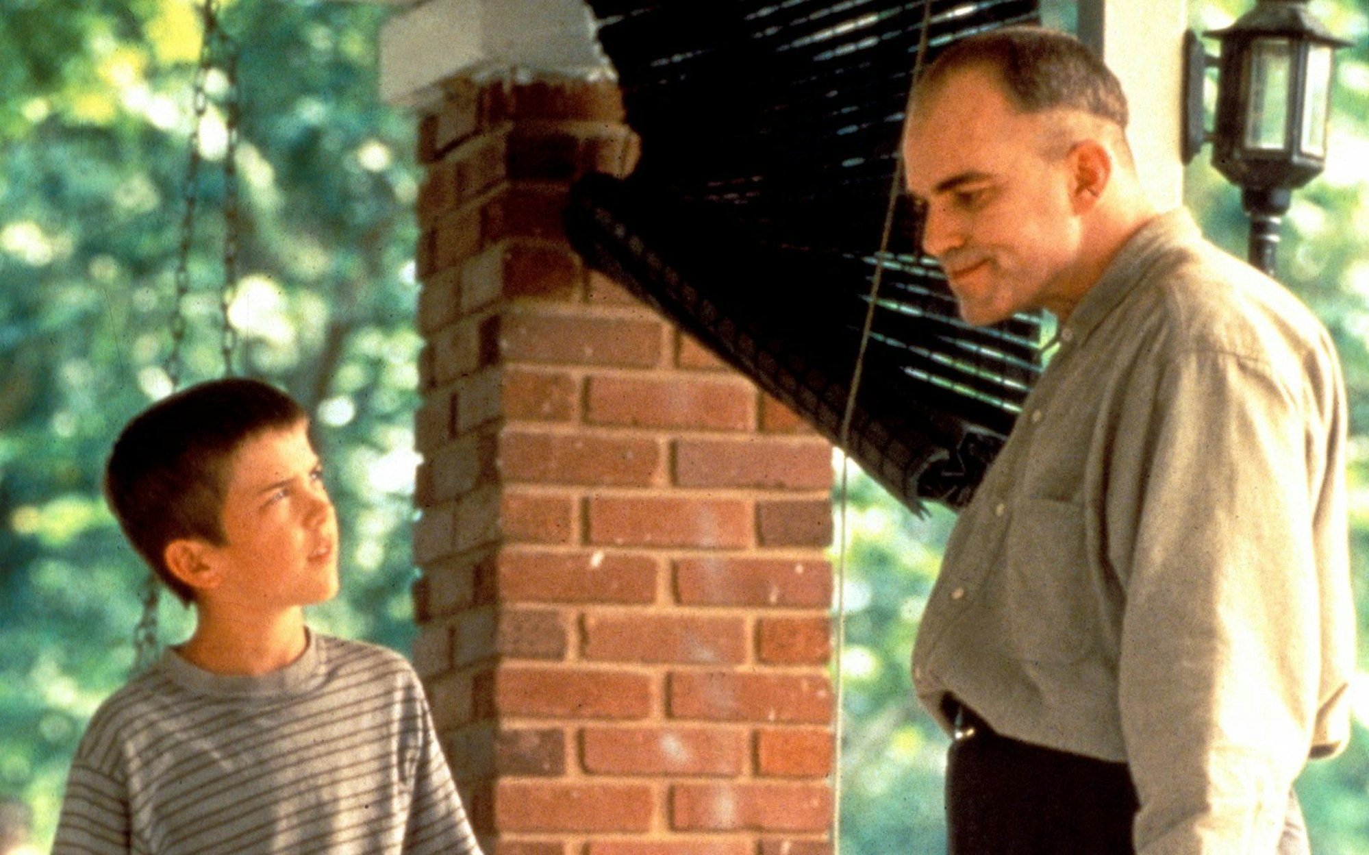 „Sling Blade - Auf Messers Schneide“ basiert auf einem Theaterstück von Billy Bob Thorntons, das zwei Jahre vor dem Spielfilm zu einem Kurzfilm adaptiert wurde. In allen drei Fassungen spielte Thornton die Hauptrolle. (Bild: Miramax)