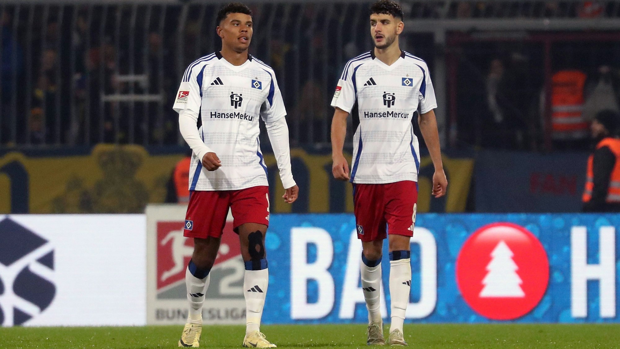 Ransford Königsdorffer (l.) und Daniel Elfadli wirken enttäuscht.