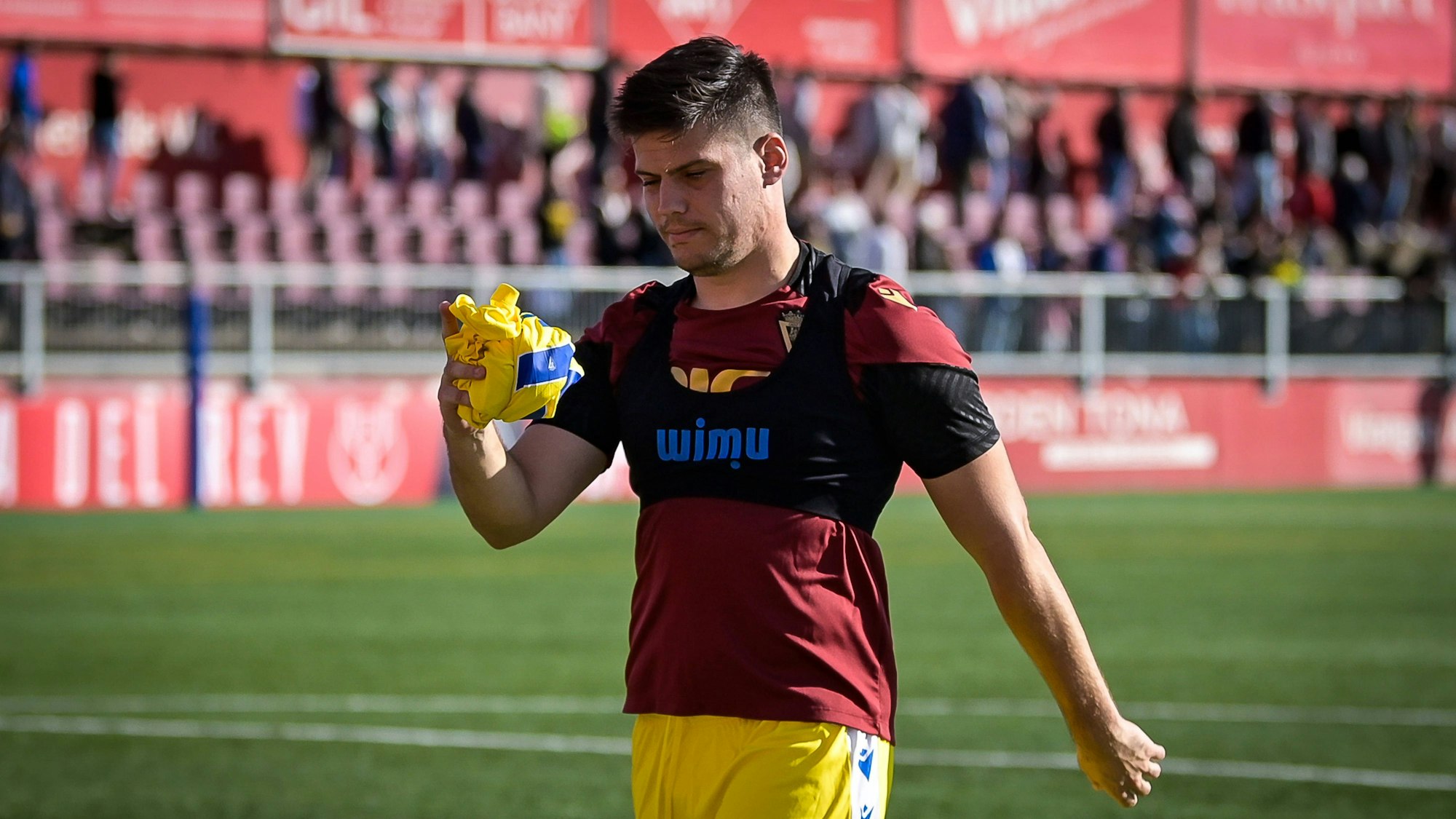 Jorge Meré am Rande eines Spiels des FC Cádiz.