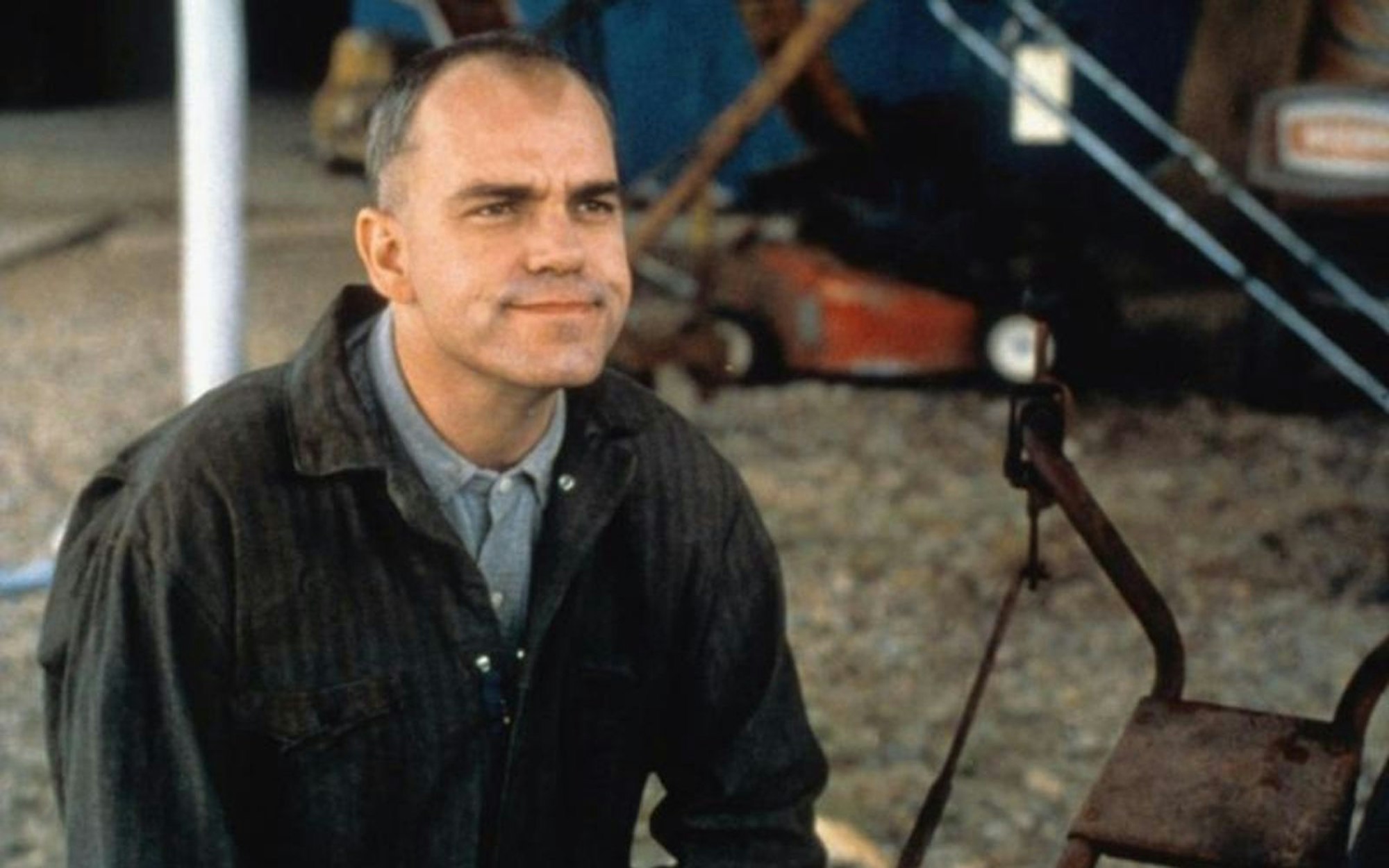 Kaum wiederzuerkennen: Mit der Rolle eines geistig zurückgebliebenen Ex-Sträflings in „Sling Blade - Auf Messers Schneide“ schaffte Billy Bob Thornton seinen Durchbruch in Hollywood. (Bild: Miramax)