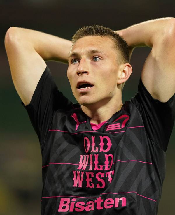 Kristoffer Lund überrascht, der US-Nationalspieler fasst sich an den Kopf.