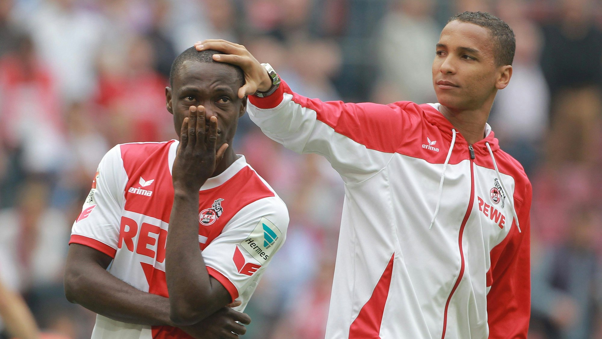 Deyverson (r.) tröstet Anthony Ujah.