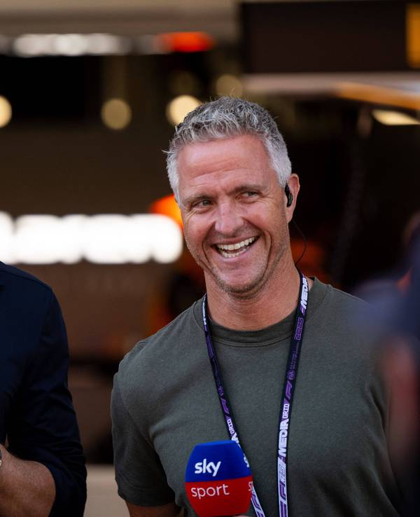 Sky-Reporter Peter Hardenacke (l.) und Experte Ralf Schumacher mit guter Laune.
