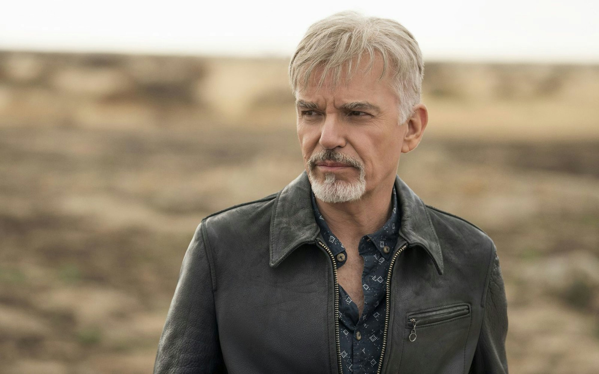 Auch im Fernsehen ist Billy Bob Thornton gut aufgehoben: Für seine Rolle als Anwalt Billy McBride in „Goliath“ erhielt er 2017 einen Golden Globe. (Bild: Prime Video)