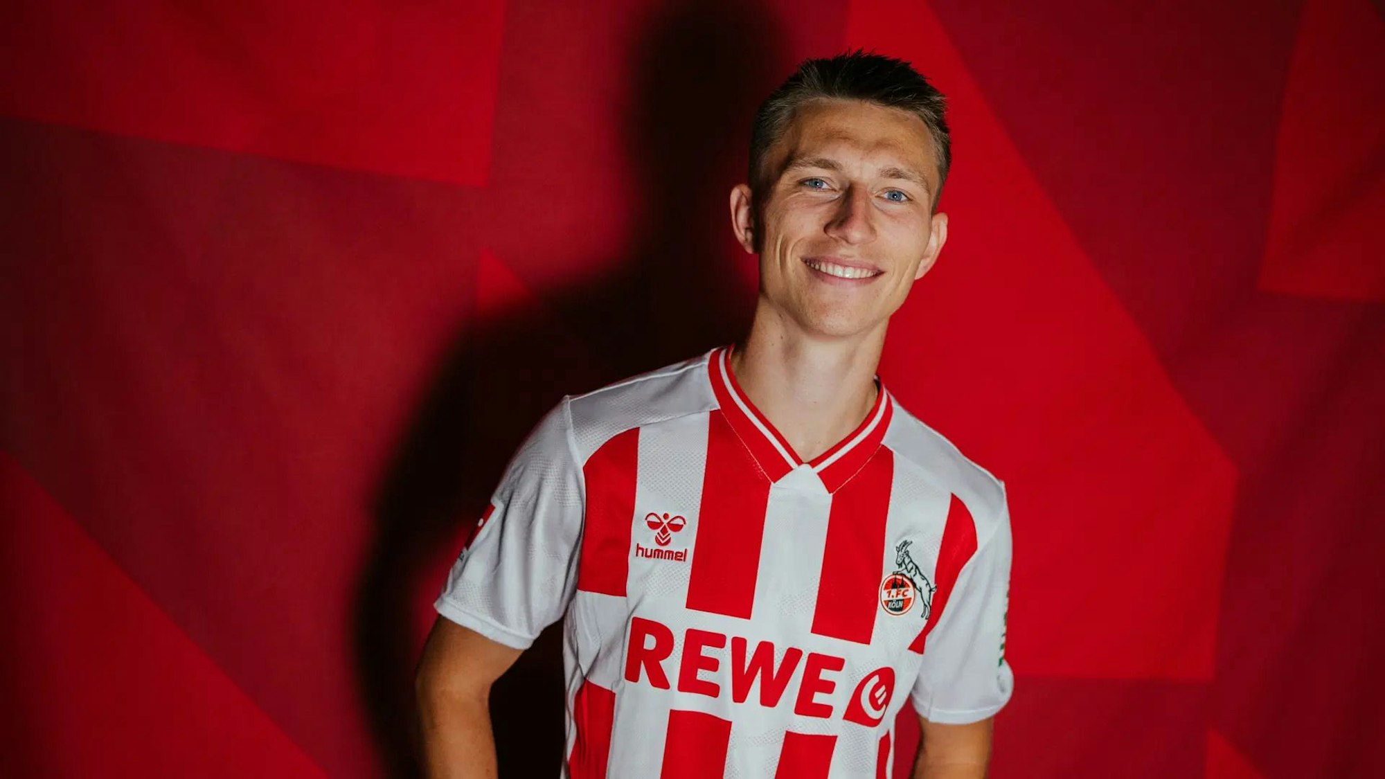 Kristoffer Lund bei seiner Vorstellung als Neuzugang beim 1. FC Köln.