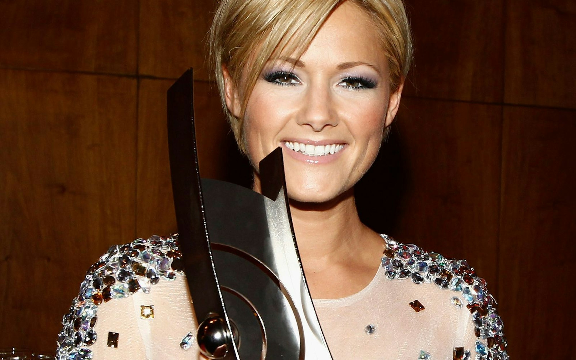 Bei der Echo-Verleihung 2012 gab's die Trophäe in der Kategorie „Deutschsprachiger Schlager“. Es sollte nicht der letzte Preis sein: Den Bambi, die Goldene Kamera, die Eins der Besten, die Goldene Henne und die Krone der Volksmusik räumte Helene Fischer mehrfach ab. Mit dem Echo Pop wurde sie insgesamt 17 Mal ausgezeichnet - Rekord! (Bild: Andreas Rentz / Getty Images)