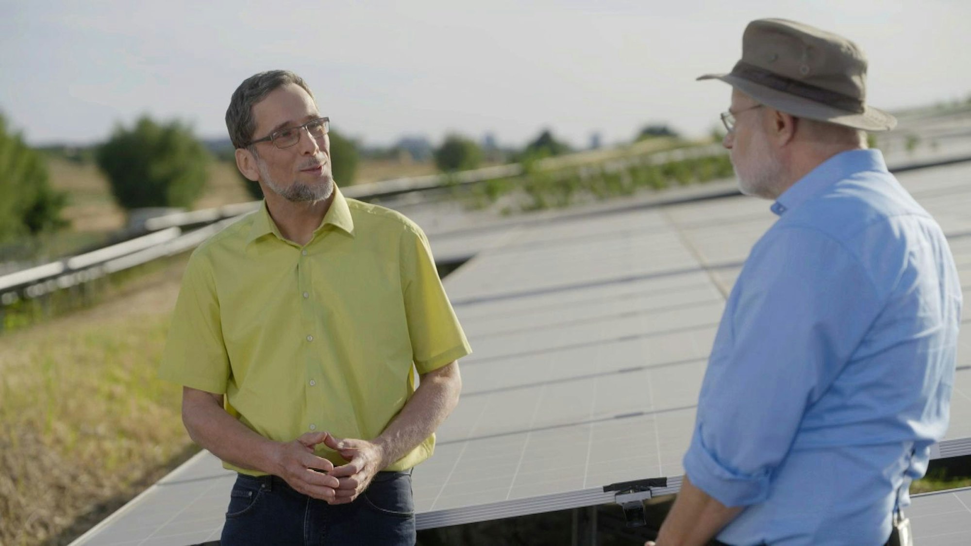 Professor Volker Quaschning (links) erklärt Harald Lesch, dass in Deutschland das klare Bekenntnis zu Energiewende fehle. (Bild: ZDF / Thorsten Eifler)