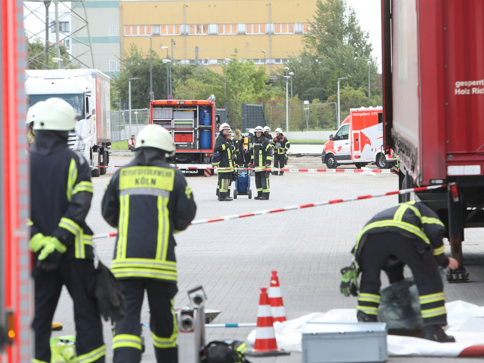 Einsatzkräfte der Feuerwehr bei einem Einsatz