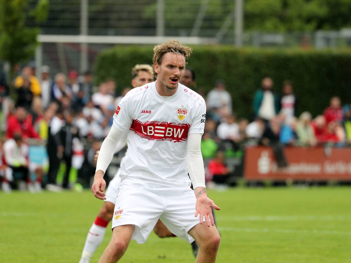 Nick Woltemade fordert den Ball mit einem Handzeichen