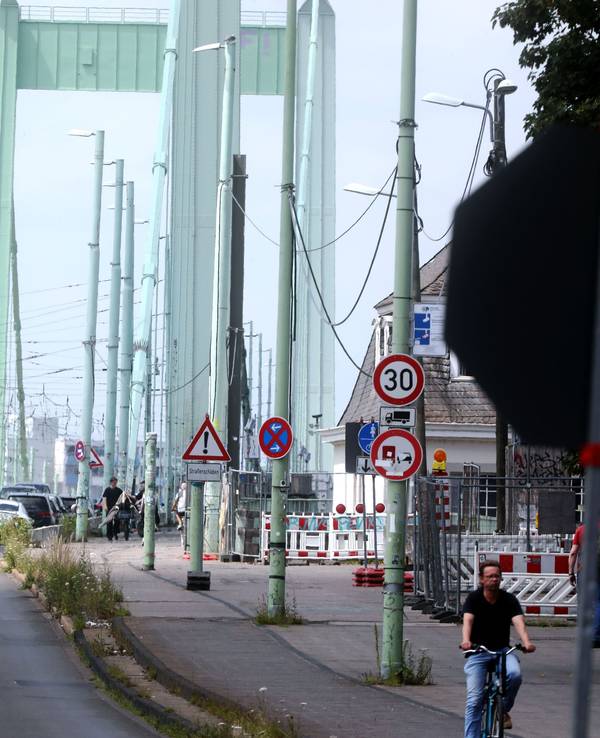 Blick auf die Baustelle auf der Mülheimer Brücke (Archivfoto)
