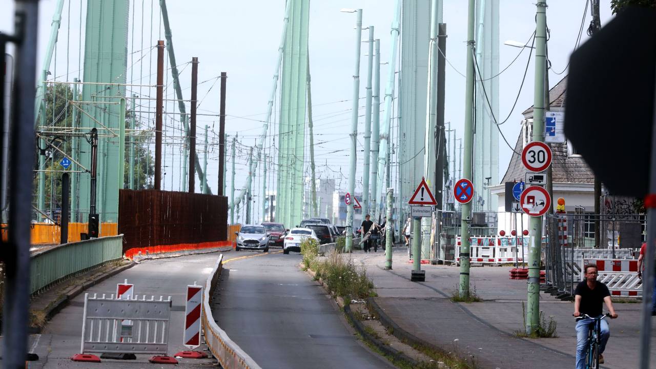 Blick auf die Baustelle auf der Mülheimer Brücke (Archivfoto)