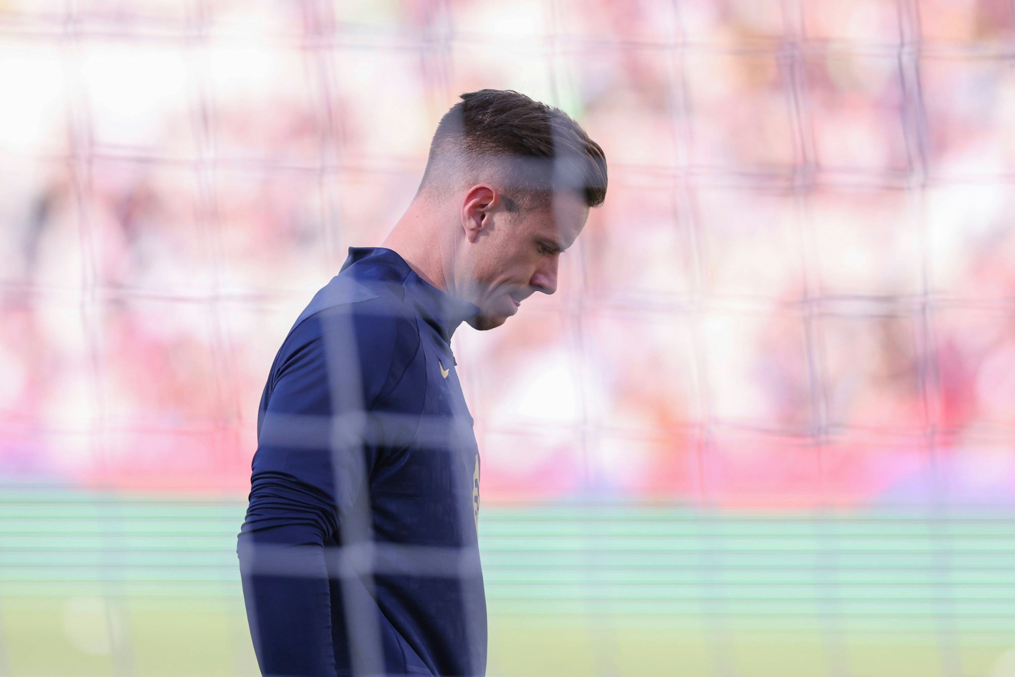 Marc-André ter Stegen steht hinter dem Tornetz.