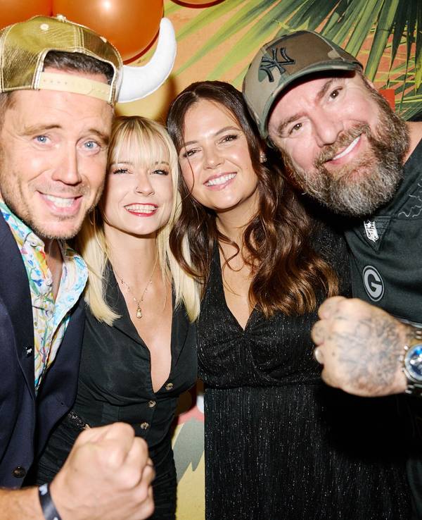 Lorenz Büffel, Mia Julia Brückner, Emily Gierten und Peter Brückner bei der Kino-Premiere in Köln.