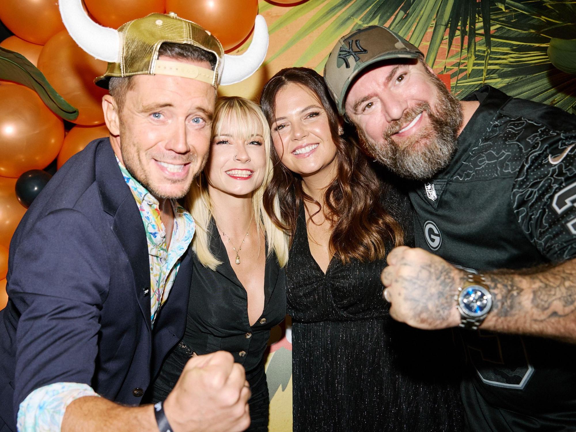 Lorenz Büffel, Mia Julia Brückner, Emily Gierten und Peter Brückner bei der Kino-Premiere in Köln.