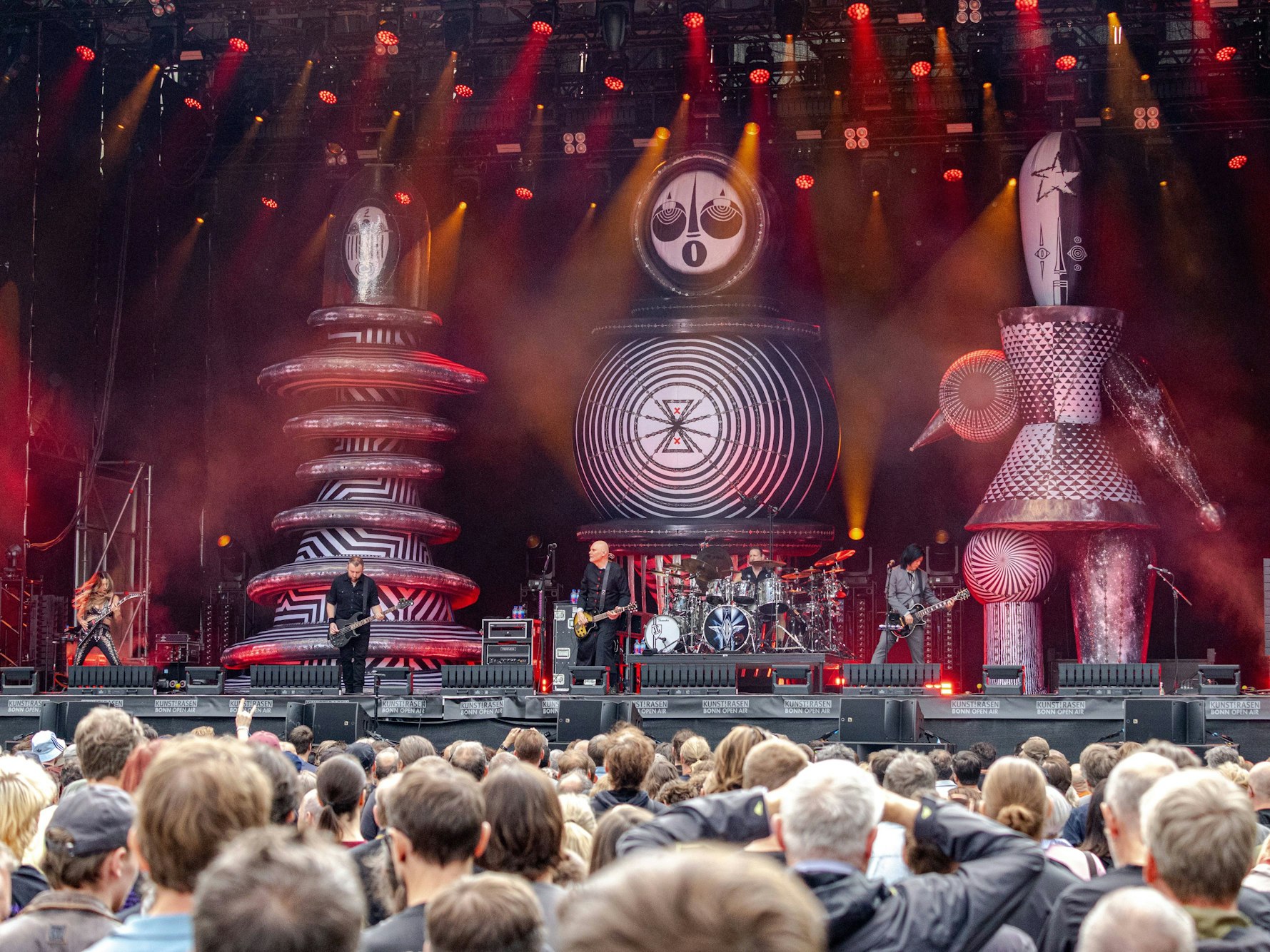 Blick auf die Bühne bei The Smashing Pumpkins in Bonn.
