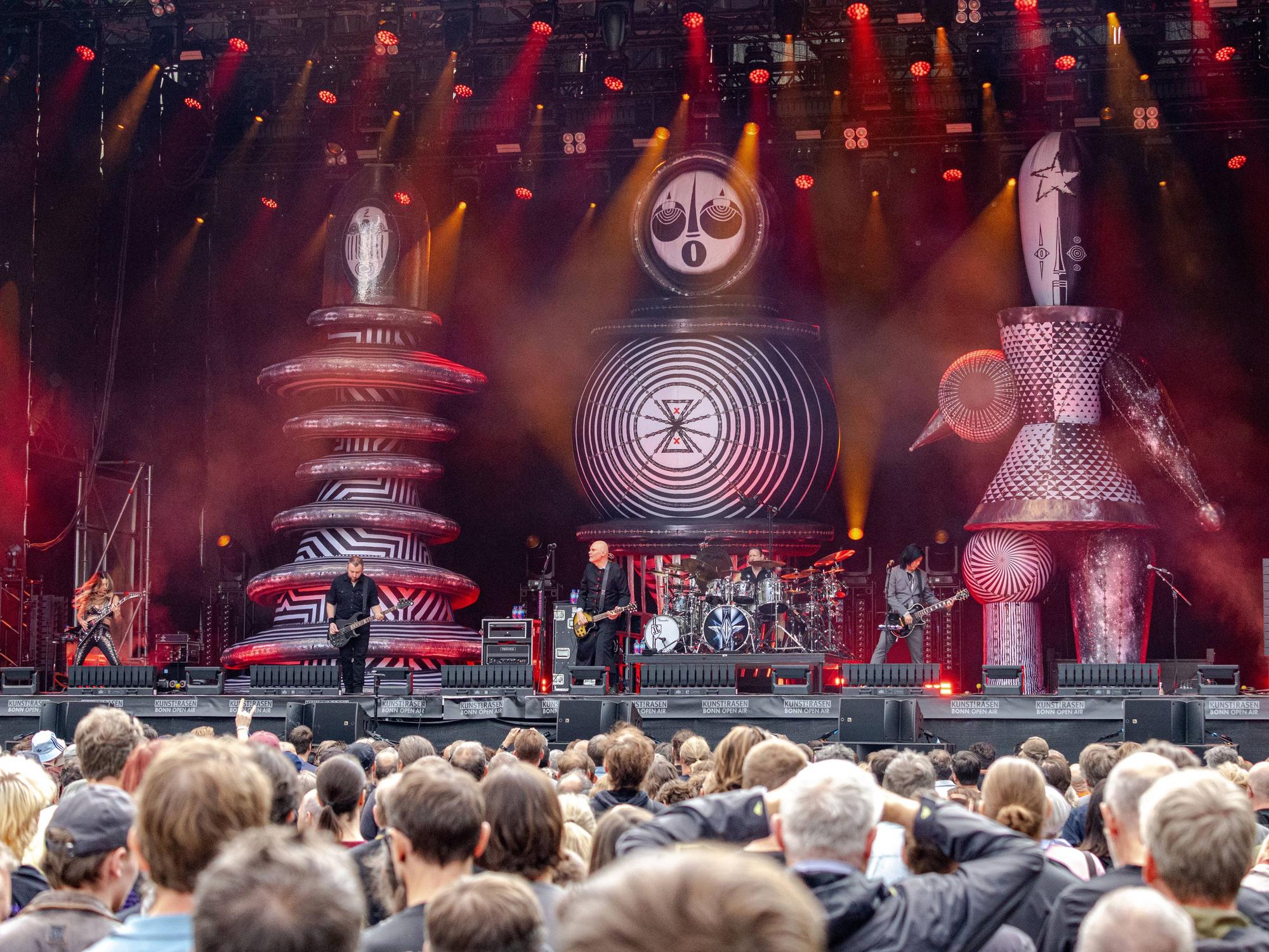 Blick auf die Bühne bei The Smashing Pumpkins in Bonn.