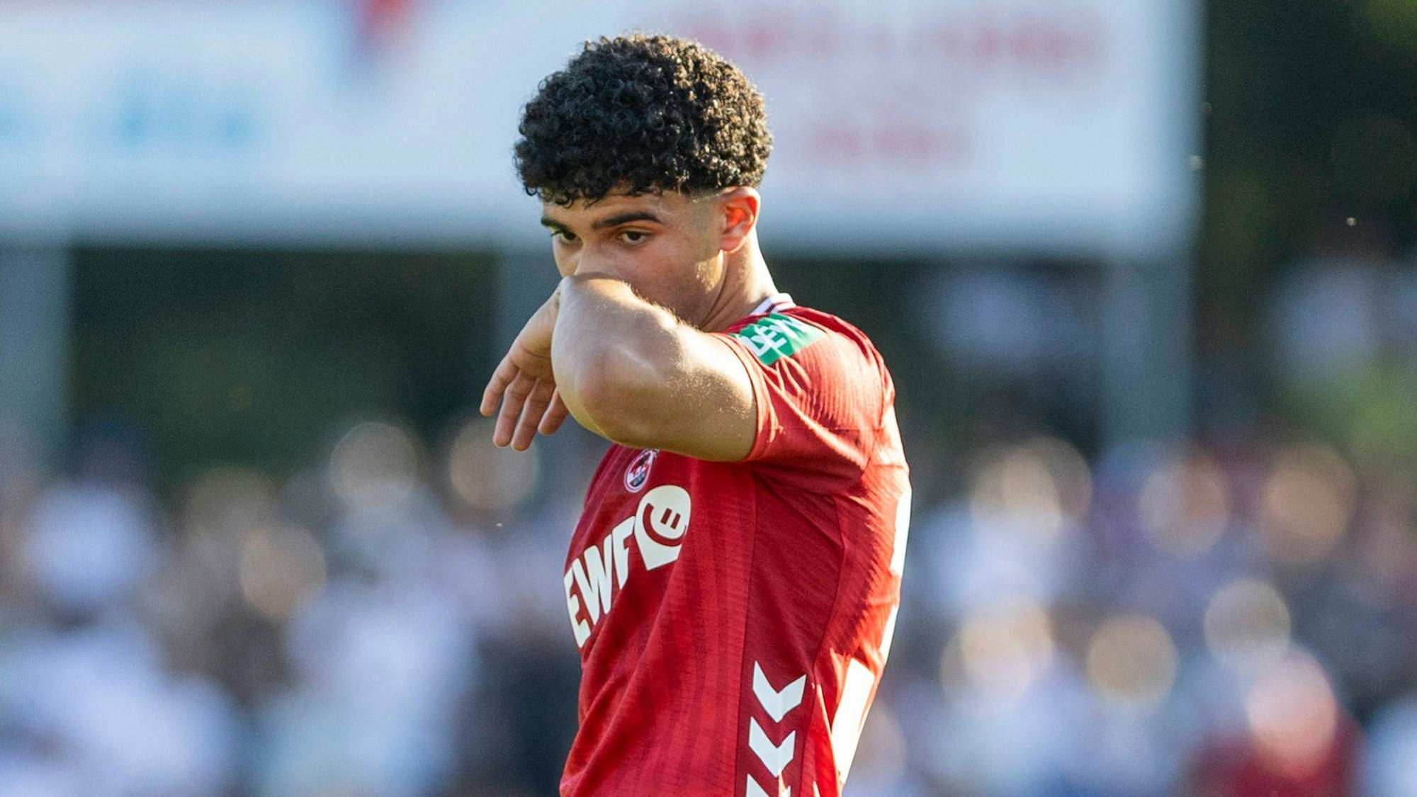 Fayssal Harchaoui im Trikot des 1. FC Köln bei einem Testspiel.