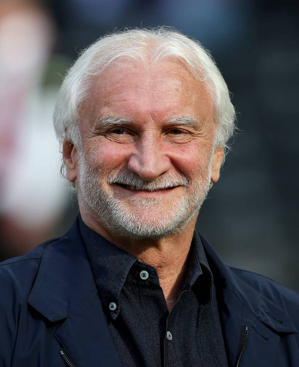 Rudi Völler lächelnd beim DFB Pokal-Finale 2025