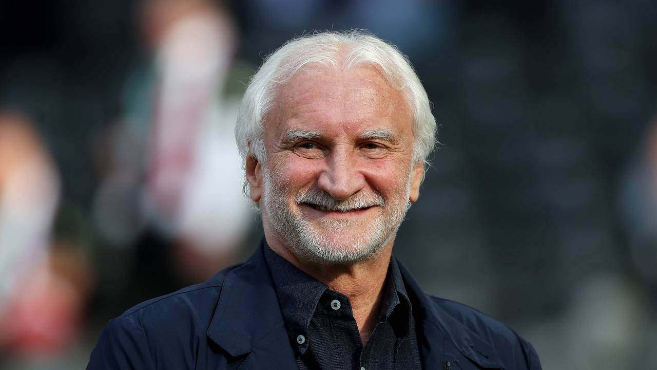 Rudi Völler lächelnd beim DFB Pokal-Finale 2025