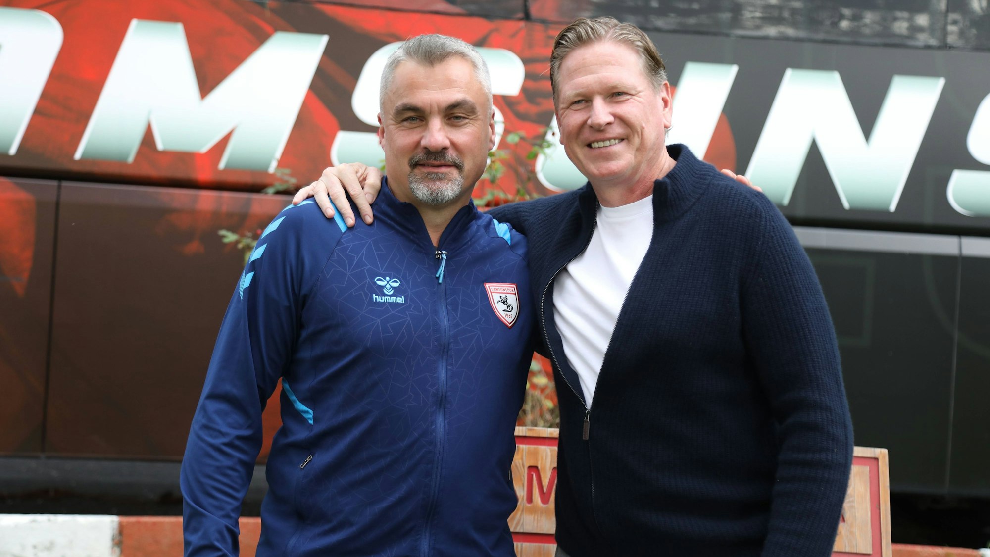 Markus Gisdol (r.) und Thomas Reis posieren auf einem Foto.