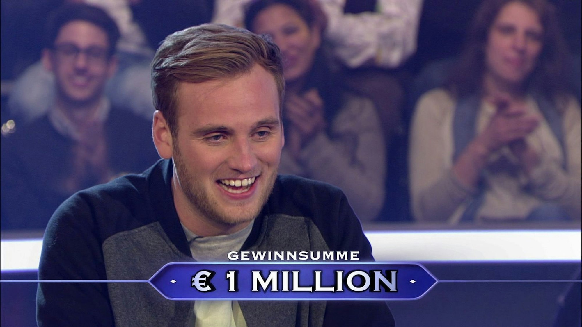 Leon Windscheid hat 2015 bei „Wer wird Millionär?“ den Hauptgewinn abgesahnt. (Bild: MG RTL D)