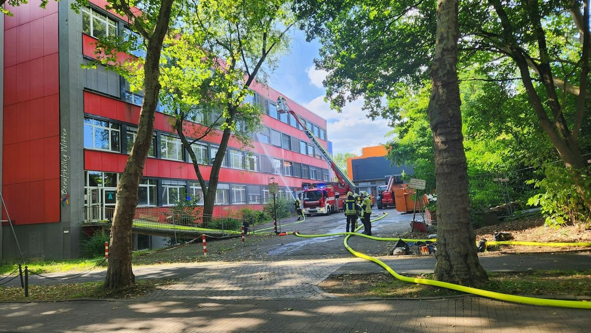 Feuerwehreinsatz an der Berufsschule in Witten.