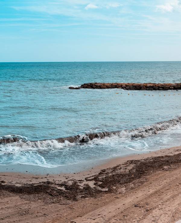 Der Strand im spanischen Badeort L'Ametlla de Mar
