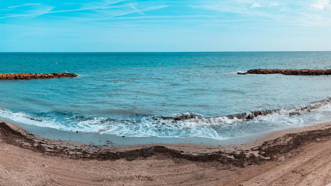 Der Strand im spanischen Badeort L'Ametlla de Mar