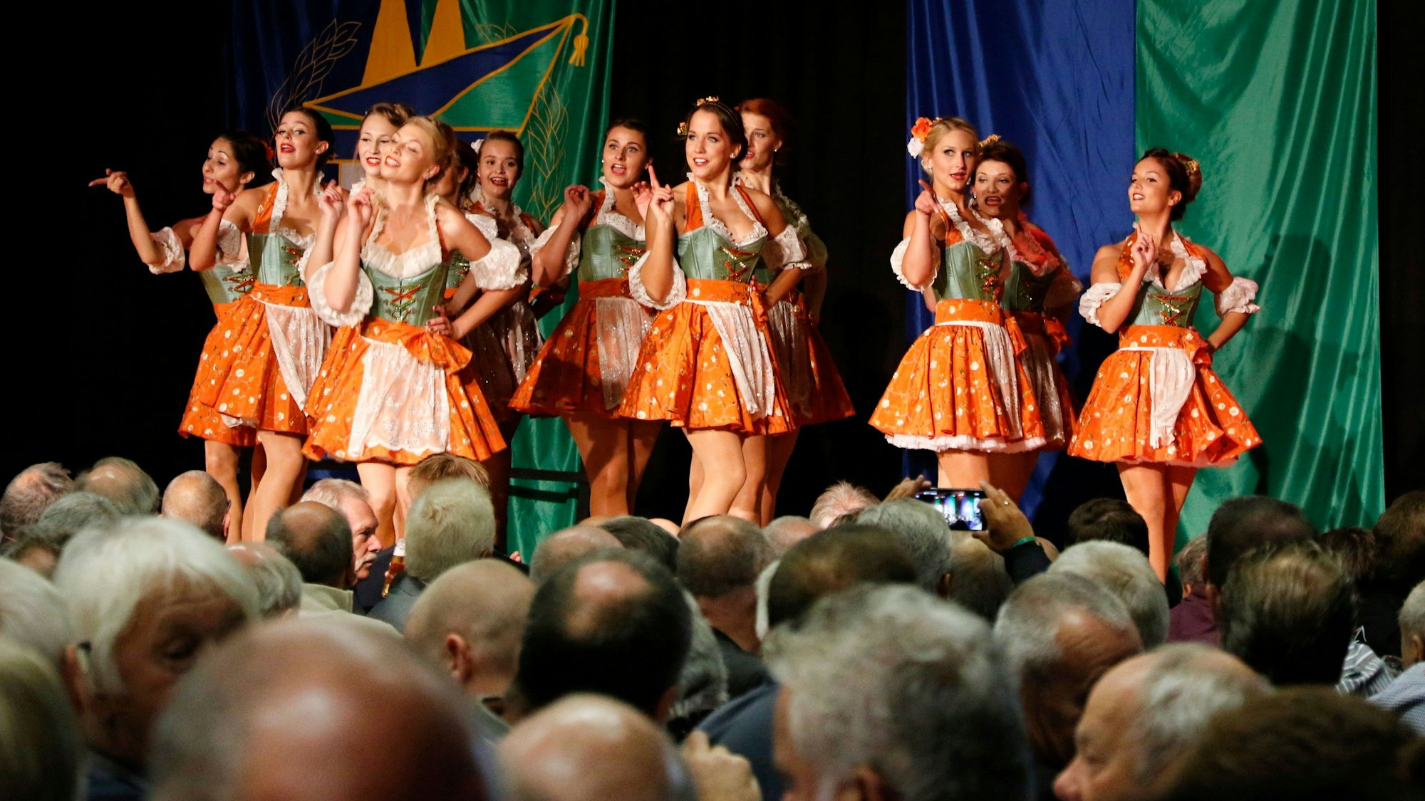 Die Fauth Dance Company auf der Bühne.